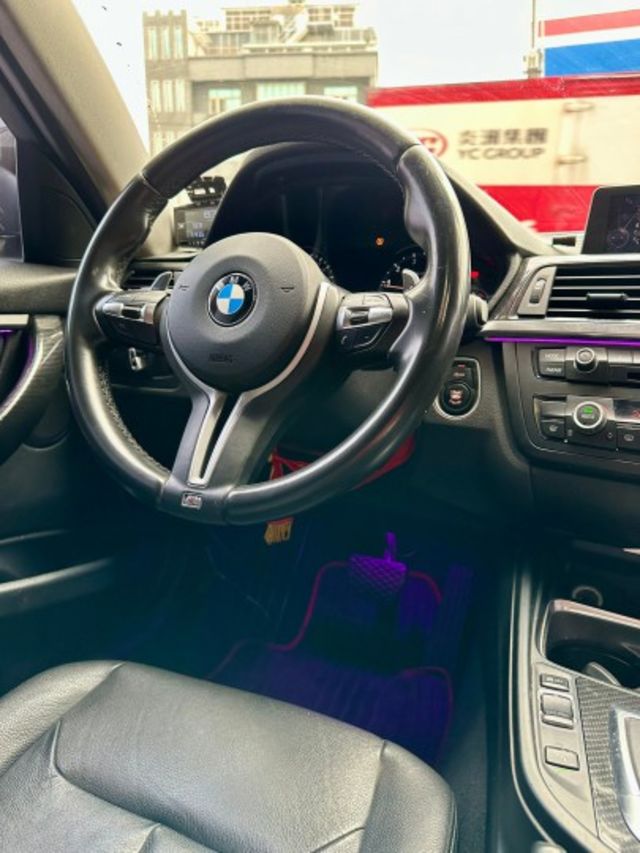 新入庫年輕人的  2014 BMW 328i M3-Look 禮服改  改了M3套件 全段排氣管  第14張相片