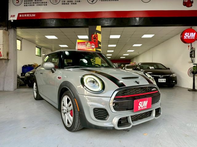 女人愛車男人買起追妹上身 不快不慢差你來買 配備不錯  2020/10 MINI JCW 水泥灰  第1張相片
