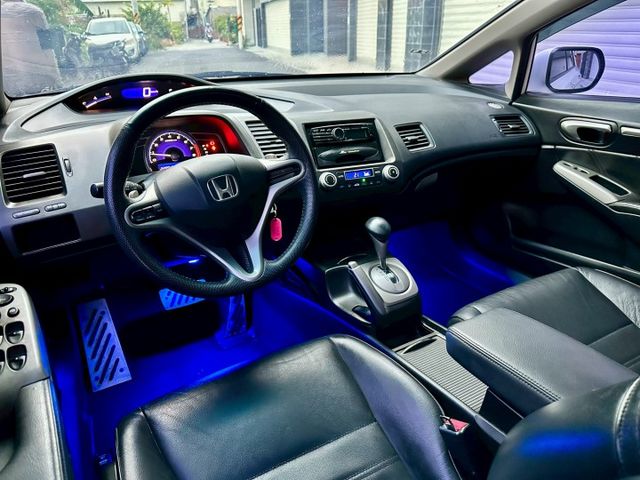 新入庫全車消光白 2011 Honda Civic K12 VTI-S  倒車雷達 電動天窗 換檔撥片  第7張相片