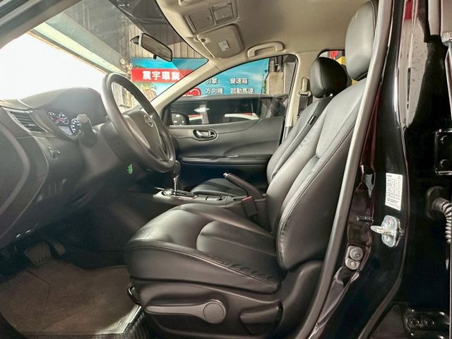 跑少系列 2015年  Tiida  傳奇版  只跑7萬公里 倒車雷達   後座分離  胎壓偵測  第8張相片