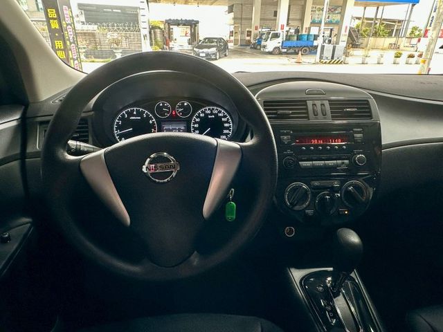 跑少系列 2015年  Tiida  傳奇版  只跑7萬公里 倒車雷達   後座分離  胎壓偵測  第11張相片