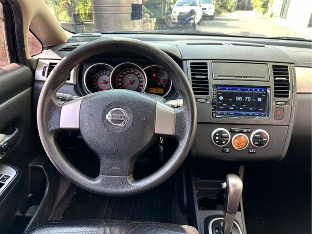 小巧好開代步車 2011 Nissan Tiida 5D   AUX IN   防盜系統   導車顯影  第12張相片