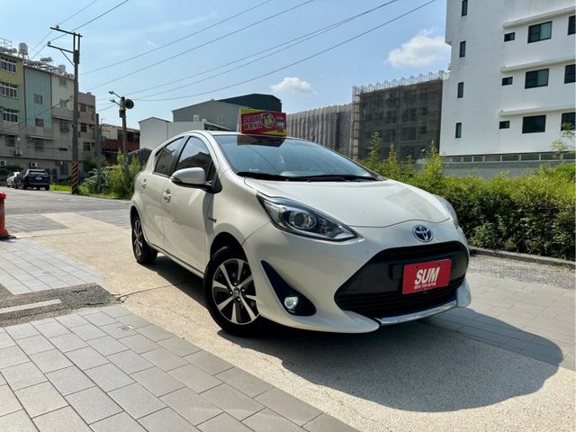 2021 Toyota Prius c 1.5 油電混合 免鑰匙/ISOFIX /摸門解鎖 /LED尾燈  第1張相片