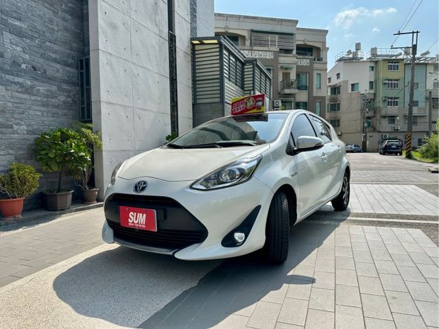 2021 Toyota Prius c 1.5 油電混合 免鑰匙/ISOFIX /摸門解鎖 /LED尾燈  第3張相片