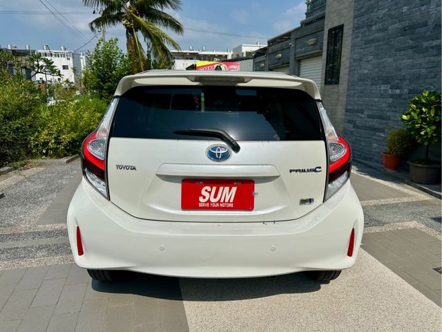 2021 Toyota Prius c 1.5 油電混合 免鑰匙/ISOFIX /摸門解鎖 /LED尾燈  第4張相片