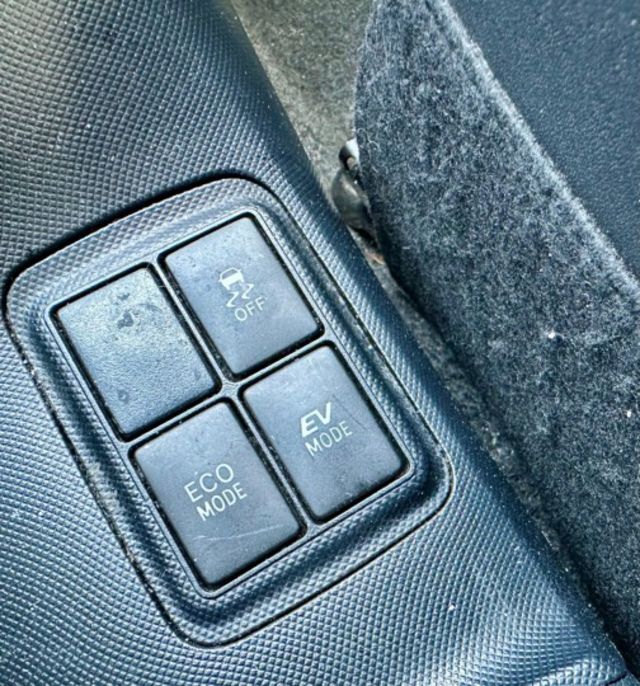 2021 Toyota Prius c 1.5 油電混合 免鑰匙/ISOFIX /摸門解鎖 /LED尾燈  第14張相片