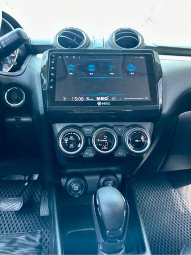2018 Swift  GLX  升級了：MBQ安卓機 行車記錄器、抬頭顯示器 、SOFIX 、胎壓監控 、換檔撥片  第11張相片