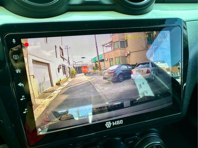 2018 Swift  GLX  升級了：MBQ安卓機 行車記錄器、抬頭顯示器 、SOFIX 、胎壓監控 、換檔撥片  第16張相片
