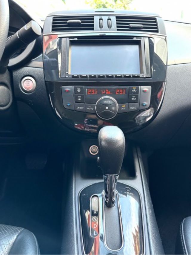 入庫 2014年 Nissan Tiida  豪華版 霧燈/ 免鑰匙 /ikey摸門  第11張相片