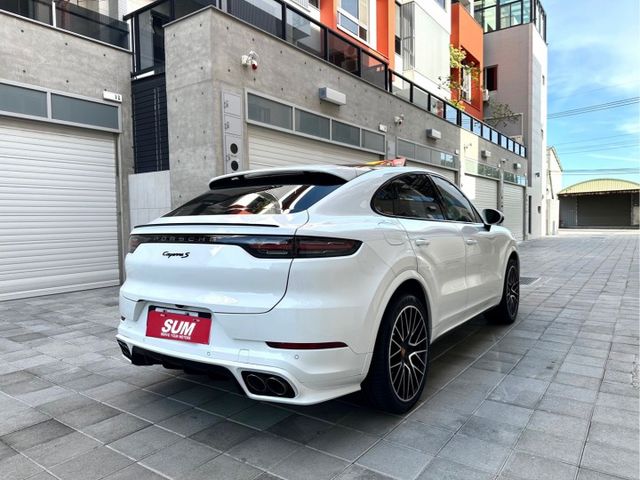 2019年 Porsche Cayenne Coupe S   升級Turbo空力套件 21吋鍛造鋁圈  第5張相片
