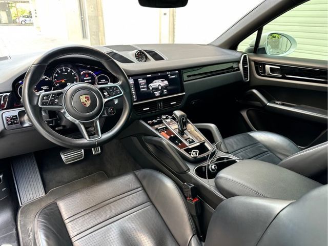2019年 Porsche Cayenne Coupe S   升級Turbo空力套件 21吋鍛造鋁圈  第7張相片