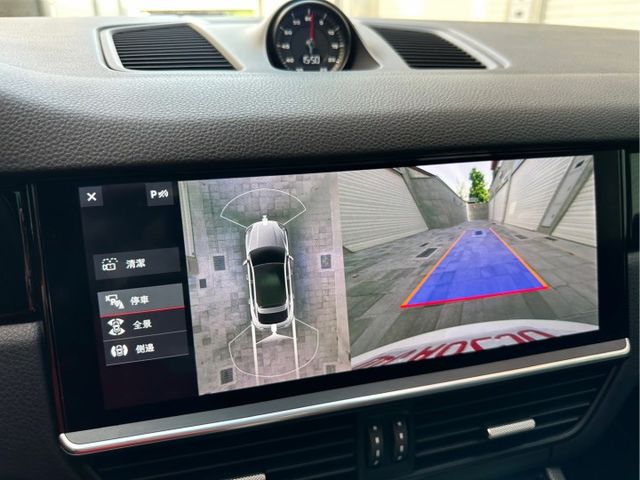 2019年 Porsche Cayenne Coupe S   升級Turbo空力套件 21吋鍛造鋁圈  第15張相片