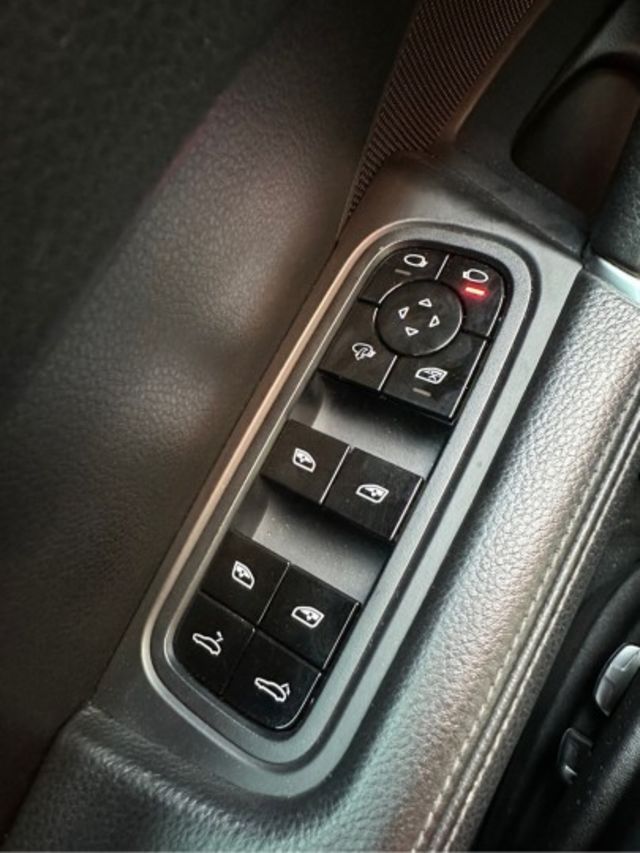2019年 Porsche Cayenne Coupe S   升級Turbo空力套件 21吋鍛造鋁圈  第17張相片