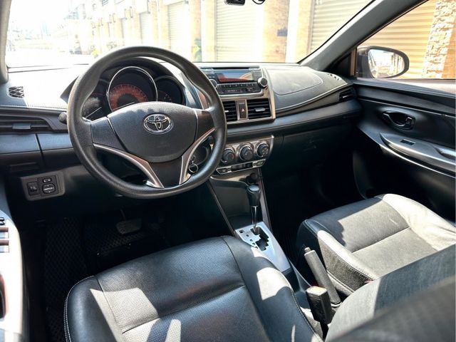 入庫 可愛大鴨鴨 2016年 yaris 經典版 小改款  第7張相片