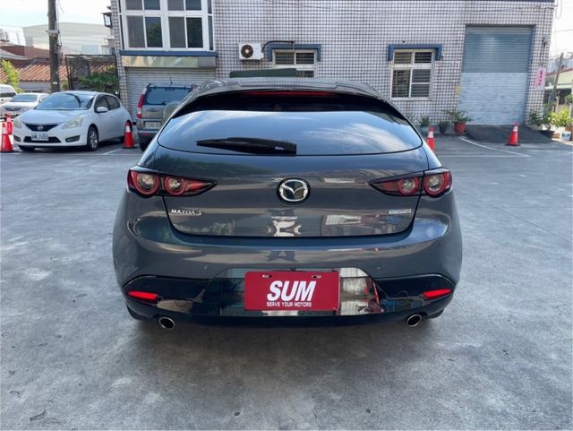 新入庫 2021年 Mazda3 5D  極致灰  頂級  ACC跟車/車道偏離 /ikey摸門  第4張相片
