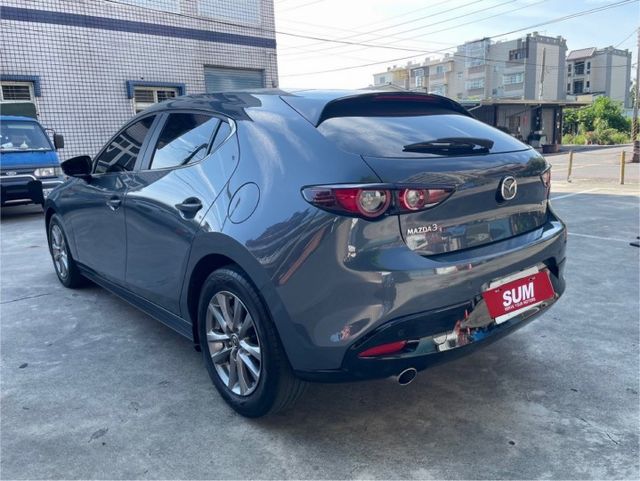 新入庫 2021年 Mazda3 5D  極致灰  頂級  ACC跟車/車道偏離 /ikey摸門  第5張相片