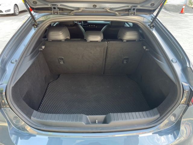 新入庫 2021年 Mazda3 5D  極致灰  頂級  ACC跟車/車道偏離 /ikey摸門  第7張相片