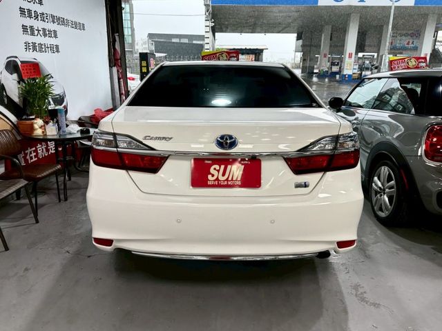 新入庫一手 認證車 不用擔心電池問題換新跑4萬多 2015 TOYOTA CAMRY 油電豪華版  第4張相片