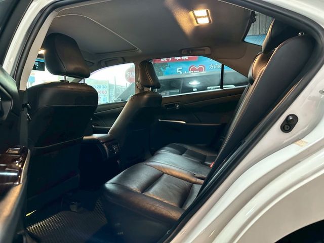 新入庫一手 認證車 不用擔心電池問題換新跑4萬多 2015 TOYOTA CAMRY 油電豪華版  第9張相片