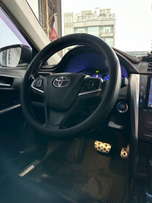 新入庫一手 認證車 不用擔心電池問題換新跑4萬多 2015 TOYOTA CAMRY 油電豪華版  第12張相片