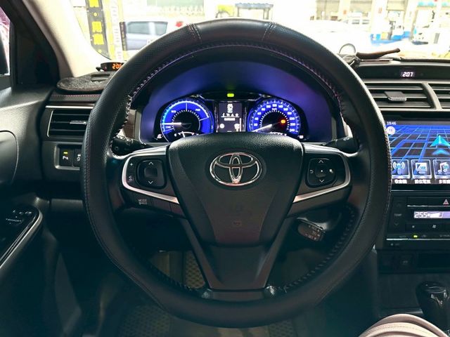新入庫一手 認證車 不用擔心電池問題換新跑4萬多 2015 TOYOTA CAMRY 油電豪華版  第13張相片