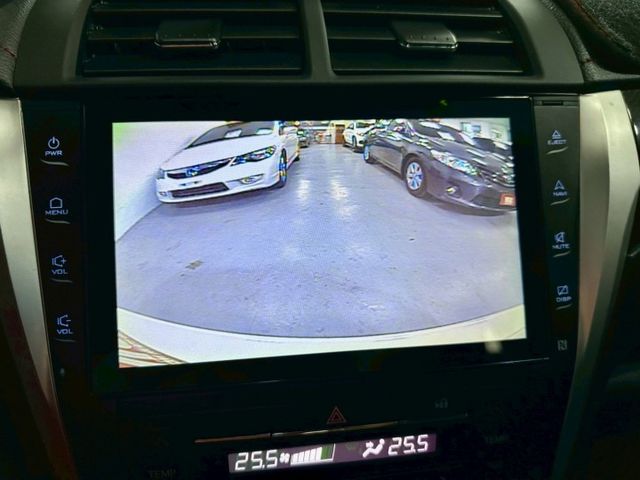 新入庫一手 認證車 不用擔心電池問題換新跑4萬多 2015 TOYOTA CAMRY 油電豪華版  第15張相片