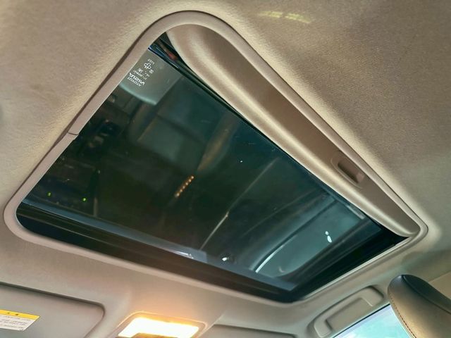 新入庫一手 認證車 不用擔心電池問題換新跑4萬多 2015 TOYOTA CAMRY 油電豪華版  第17張相片