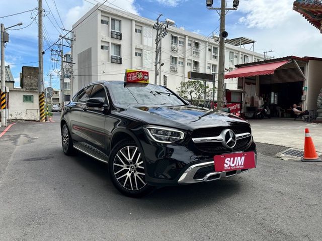 新入庫 2020 GLC300 Coupe  液晶螢幕/ 換檔撥片/ 免鑰匙啟/ 摸門解鎖 /倒車顯影  第1張相片