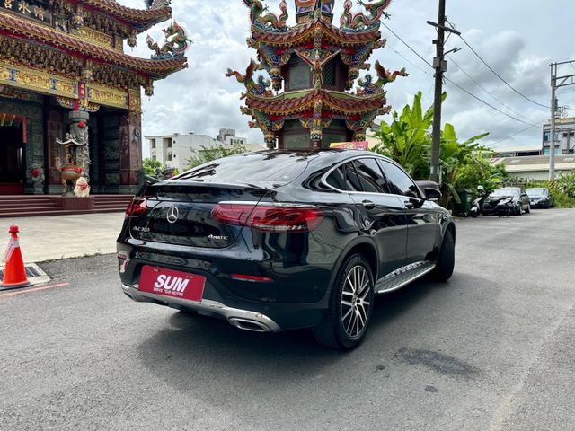 新入庫 2020 GLC300 Coupe  液晶螢幕/ 換檔撥片/ 免鑰匙啟/ 摸門解鎖 /倒車顯影  第5張相片