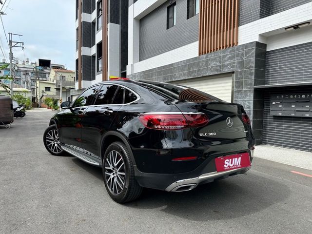 新入庫 2020 GLC300 Coupe  液晶螢幕/ 換檔撥片/ 免鑰匙啟/ 摸門解鎖 /倒車顯影  第6張相片