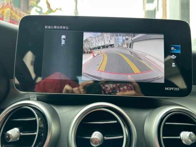 新入庫 2020 GLC300 Coupe  液晶螢幕/ 換檔撥片/ 免鑰匙啟/ 摸門解鎖 /倒車顯影  第16張相片