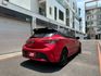 2020 Corolla Sport 旗艦白 糖果紅包膜  升級：變形蟲卡夢方向盤、 對四卡鉗、聲控氣氛燈  第6張縮圖