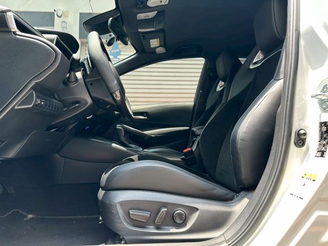 2020 Corolla Sport 旗艦白 糖果紅包膜  升級：變形蟲卡夢方向盤、 對四卡鉗、聲控氣氛燈  第7張相片