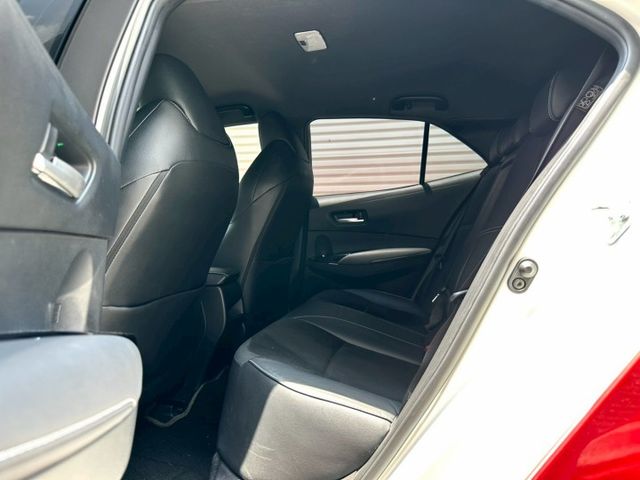 2020 Corolla Sport 旗艦白 糖果紅包膜  升級：變形蟲卡夢方向盤、 對四卡鉗、聲控氣氛燈  第8張相片