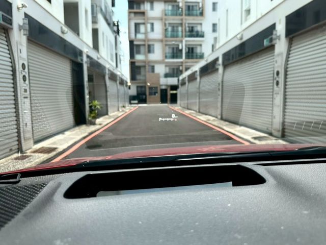 2020 Corolla Sport 旗艦白 糖果紅包膜  升級：變形蟲卡夢方向盤、 對四卡鉗、聲控氣氛燈  第15張相片