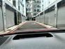 2020 Corolla Sport 旗艦白 糖果紅包膜  升級：變形蟲卡夢方向盤、 對四卡鉗、聲控氣氛燈  第15張縮圖