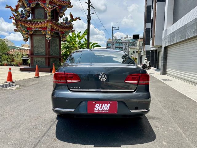 2011 Volkswagen Passat1.8 TSI  CL  前/後霧燈 /駕駛座電動椅/定速巡航  第5張相片