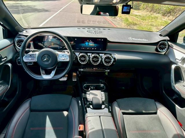 2022 A180 AMG 里程：2.7萬Km 配備:23P跟車/AMG外觀套件/64氣氛燈/雙前電動椅  第7張相片