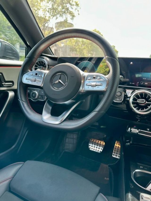 2022 A180 AMG 里程：2.7萬Km 配備:23P跟車/AMG外觀套件/64氣氛燈/雙前電動椅  第14張相片