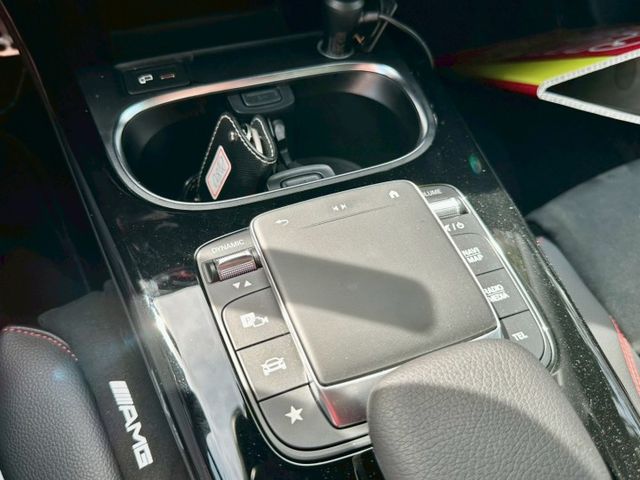 2022 A180 AMG 里程：2.7萬Km 配備:23P跟車/AMG外觀套件/64氣氛燈/雙前電動椅  第16張相片