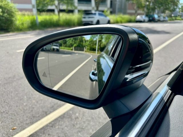 2022 A180 AMG 里程：2.7萬Km 配備:23P跟車/AMG外觀套件/64氣氛燈/雙前電動椅  第17張相片