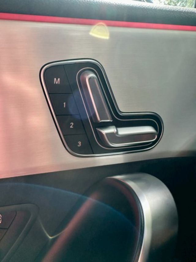 2022 A180 AMG 里程：2.7萬Km 配備:23P跟車/AMG外觀套件/64氣氛燈/雙前電動椅  第18張相片