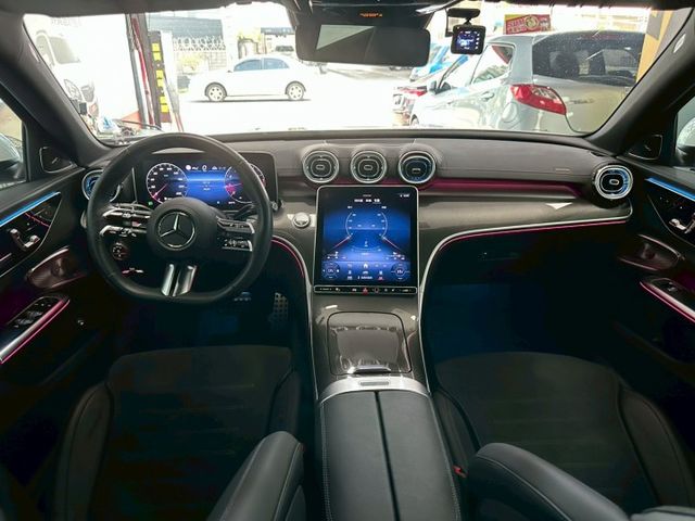 2023 C300 AMG 4MATIC 總代理/48V輕油電/原廠保固1年/無煙一手車/原廠記錄/23P跟車/柏林之音  第11張相片