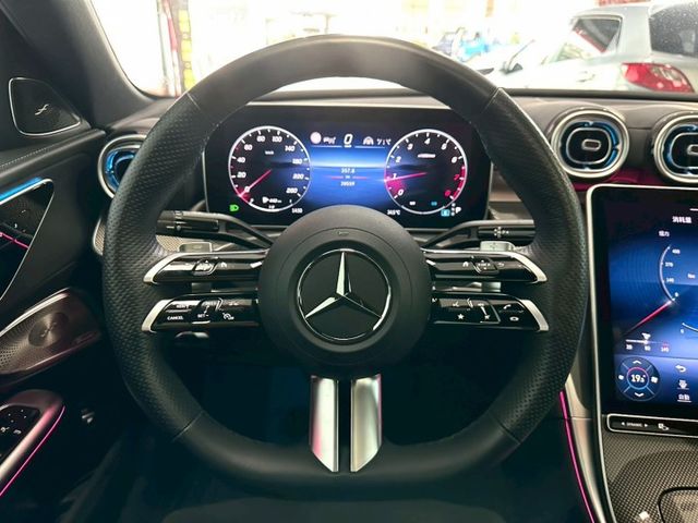 2023 C300 AMG 4MATIC 總代理/48V輕油電/原廠保固1年/無煙一手車/原廠記錄/23P跟車/柏林之音  第12張相片