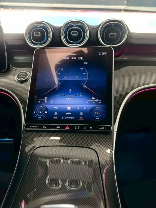 2023 C300 AMG 4MATIC 總代理/48V輕油電/原廠保固1年/無煙一手車/原廠記錄/23P跟車/柏林之音  第19張相片