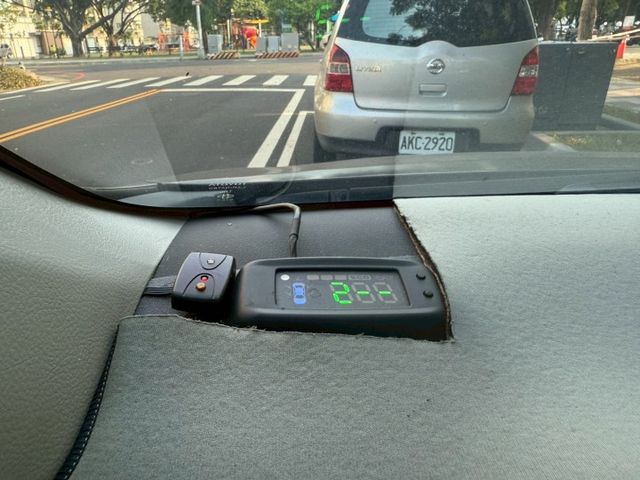 2012 Altis E版 一手車 原廠記錄 升級:行車記錄器/安卓機/CarPlay倒車顯影/抬頭顯示器/光感自動頭燈  第6張相片