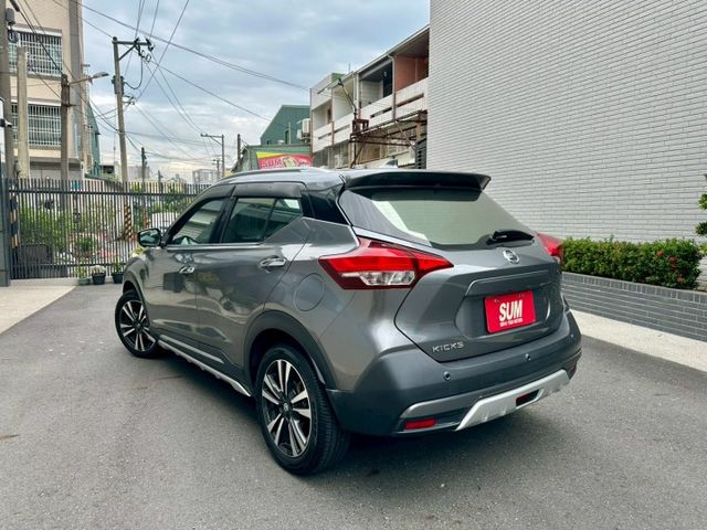 2021年 Kicks 智行旗艦版  升級環倉氣氛燈/360環景/免鑰匙摸門/Carplay/盲點  第6張相片