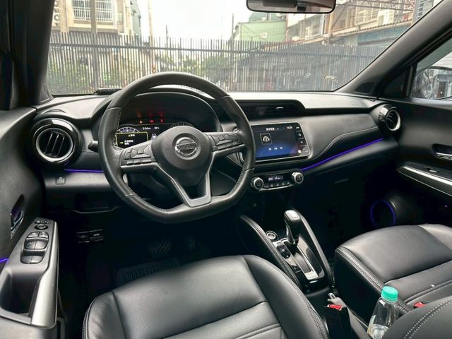 2021年 Kicks 智行旗艦版  升級環倉氣氛燈/360環景/免鑰匙摸門/Carplay/盲點  第7張相片