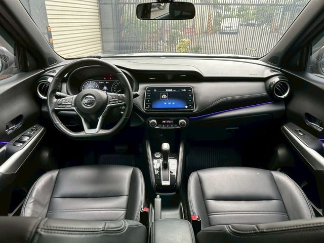 2021年 Kicks 智行旗艦版  升級環倉氣氛燈/360環景/免鑰匙摸門/Carplay/盲點  第10張相片