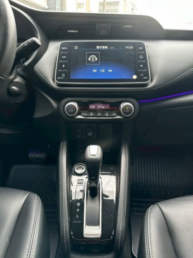 2021年 Kicks 智行旗艦版  升級環倉氣氛燈/360環景/免鑰匙摸門/Carplay/盲點  第11張相片